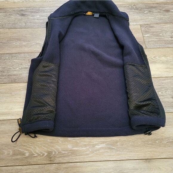 Woolrich fleece vest for layering on cold days size small - Picture 7 of 9